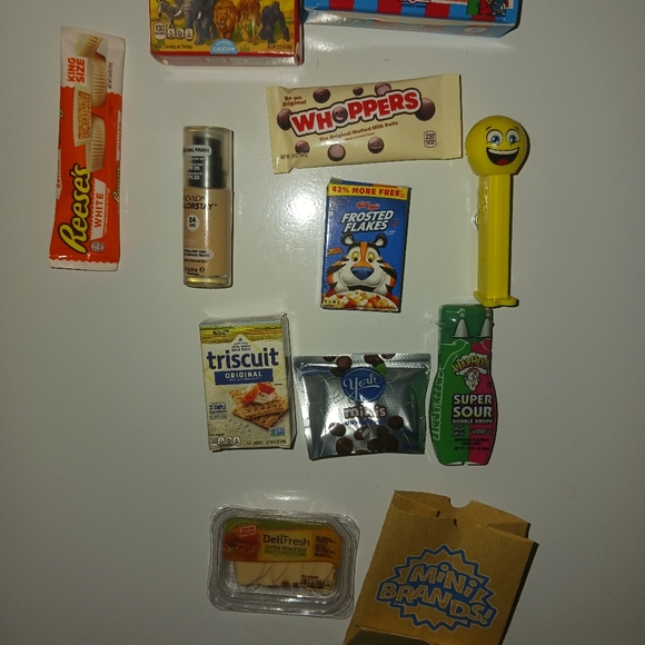 ONE, (RANDOMLY SELECTED) HAND-MADE, MINI-BRAND, REFRIGERATOR, MAGNET - Picture 9 of 10